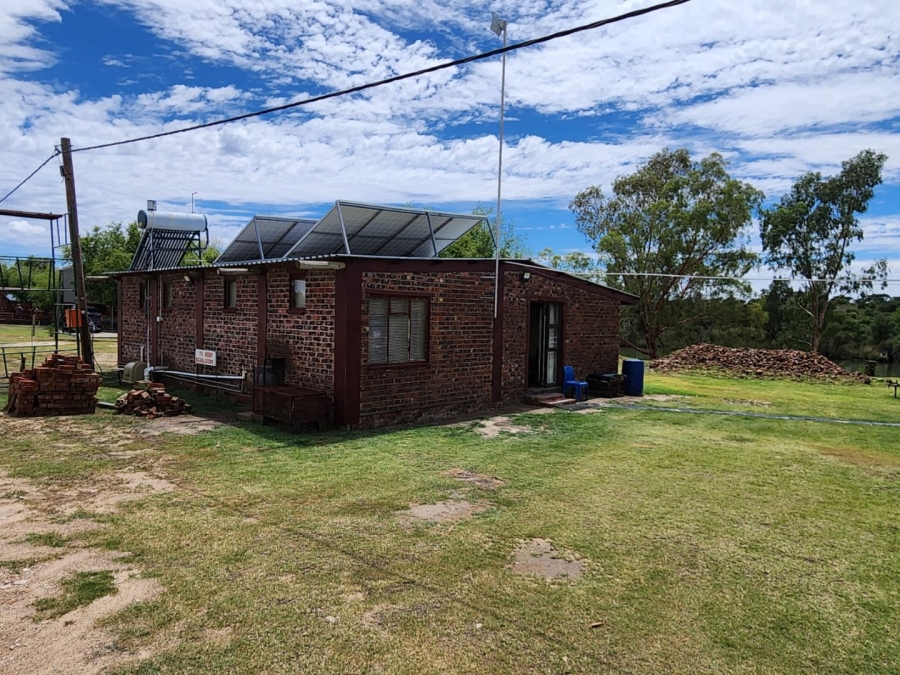 1 Bedroom Property for Sale in Bloemhof North West